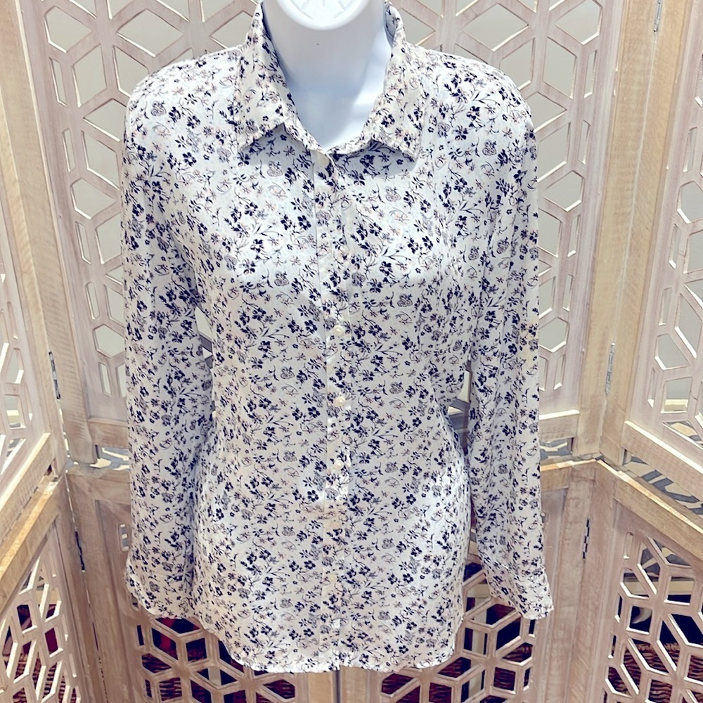 Banana Republic Dillon Floral Button Up ✨